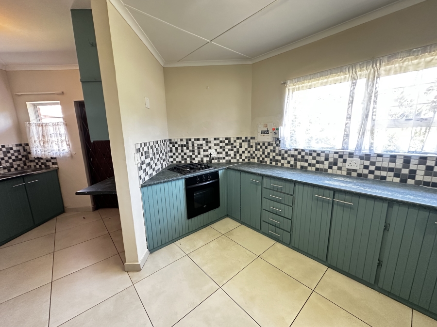 To Let 4 Bedroom Property for Rent in Winterstrand Eastern Cape